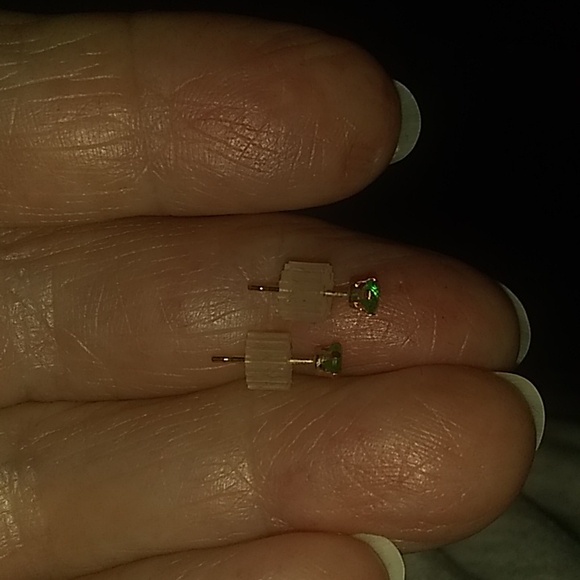 tiny green crystal posts - Picture 2 of 2